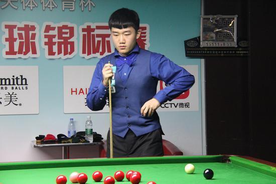 她采用了动 她采用了动